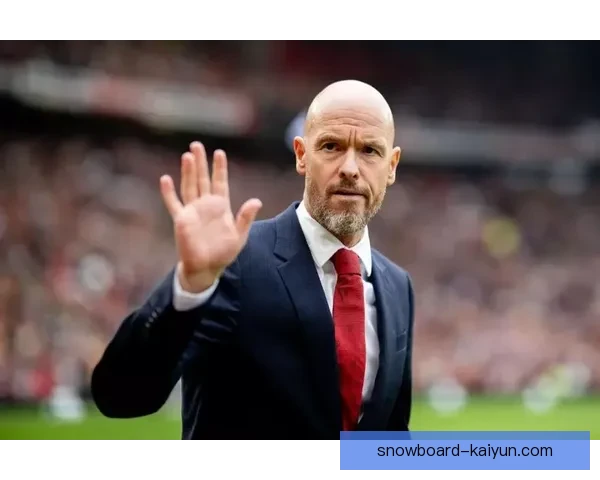 滕哈赫带领德甲球队迎来新挑战，重塑球队未来备受期待。